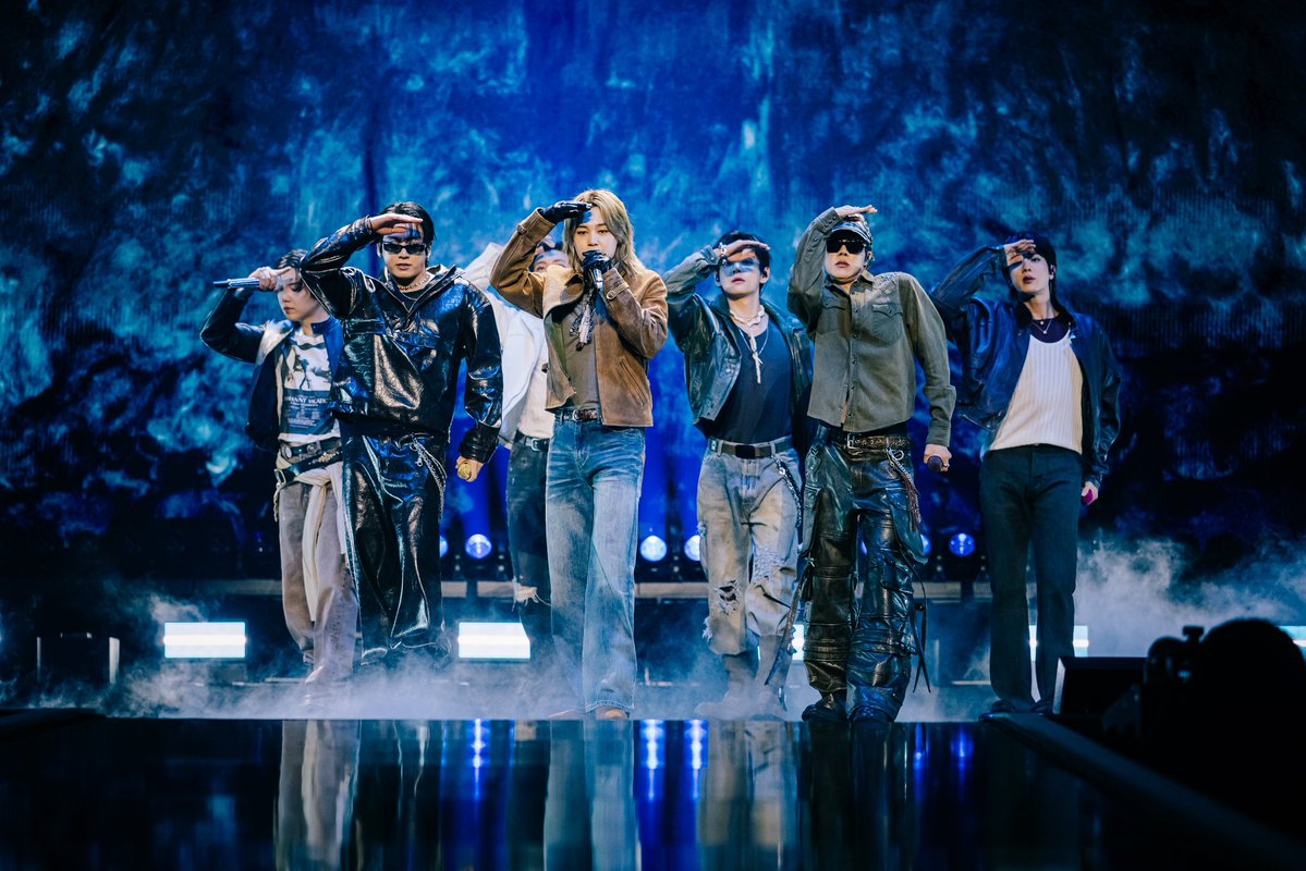 headlineplanet's tweet photo. BTS performing at the iHeartRadio Music Festival

📸 Todd Owyoung for IHM @bts_bighit https://t.co/JdyoPzRP1i