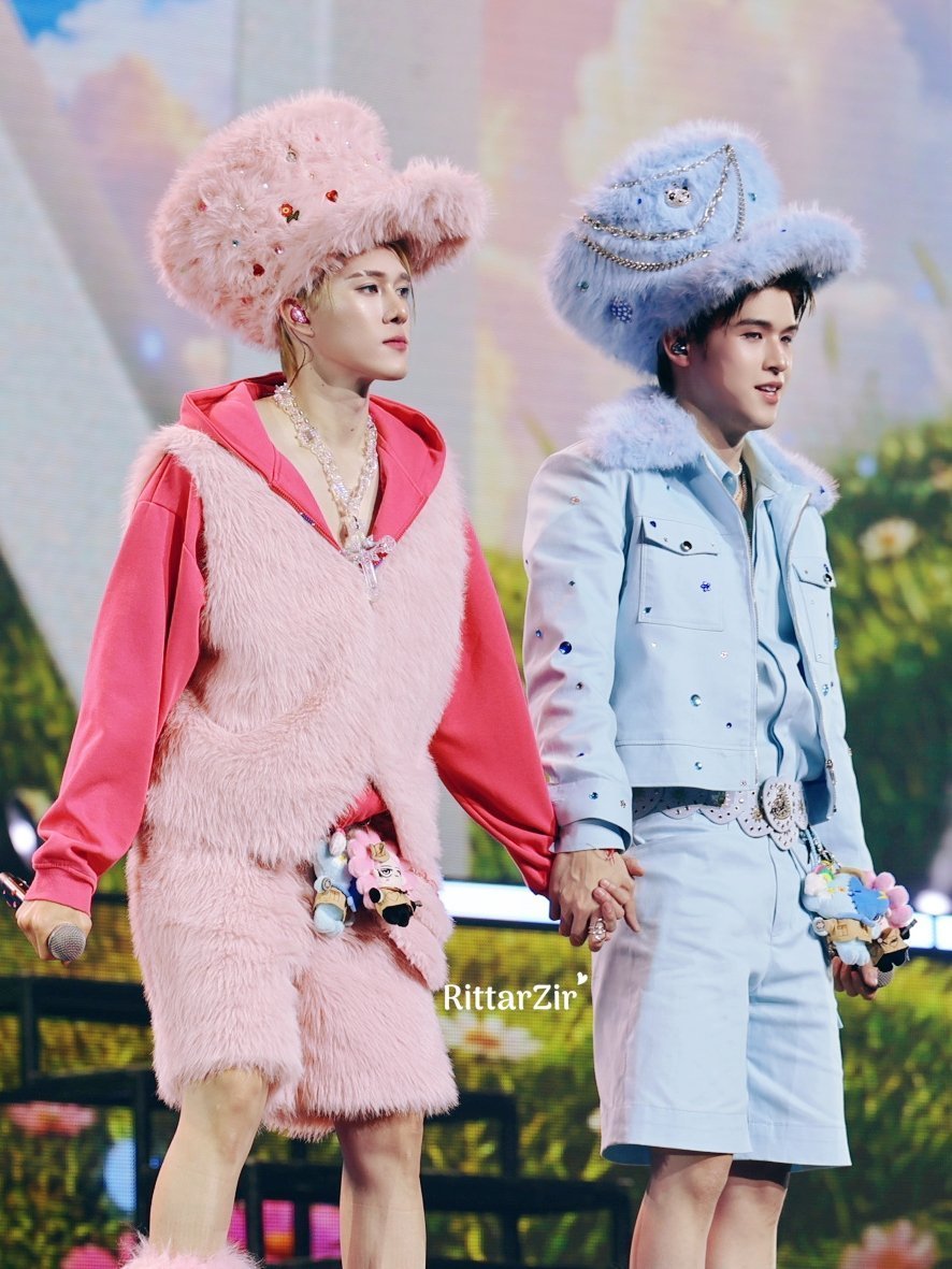 skywhat55's tweet photo. Barbie and ken 🩷🩵 https://t.co/p0IJCMTU0m