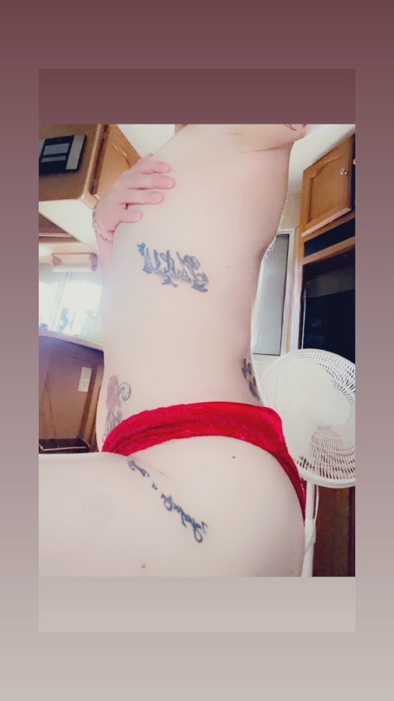 Nikkinashcums24's tweet photo. @younggotti8  still tryna throw thiss pussy at younggotti https://t.co/oMwr9Kxgm4