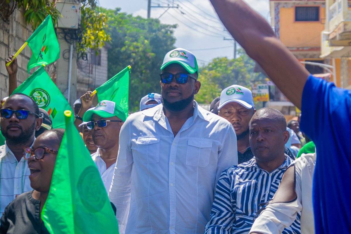 letambourinfo's tweet photo. 🇭🇹Élections: EDE poursuit sa mobilisation sur le terrain.
Ce matin 19 septembre 2026, Richelier Simonvil, candidat de l’EDE au Sénat pour l’Ouest, s’est inscrit comme électeur, accompagné de plusieurs centaines de sympathisants. Une forte mobilisation autour de sa candidature. https://t.co/2mW2MbZmTT