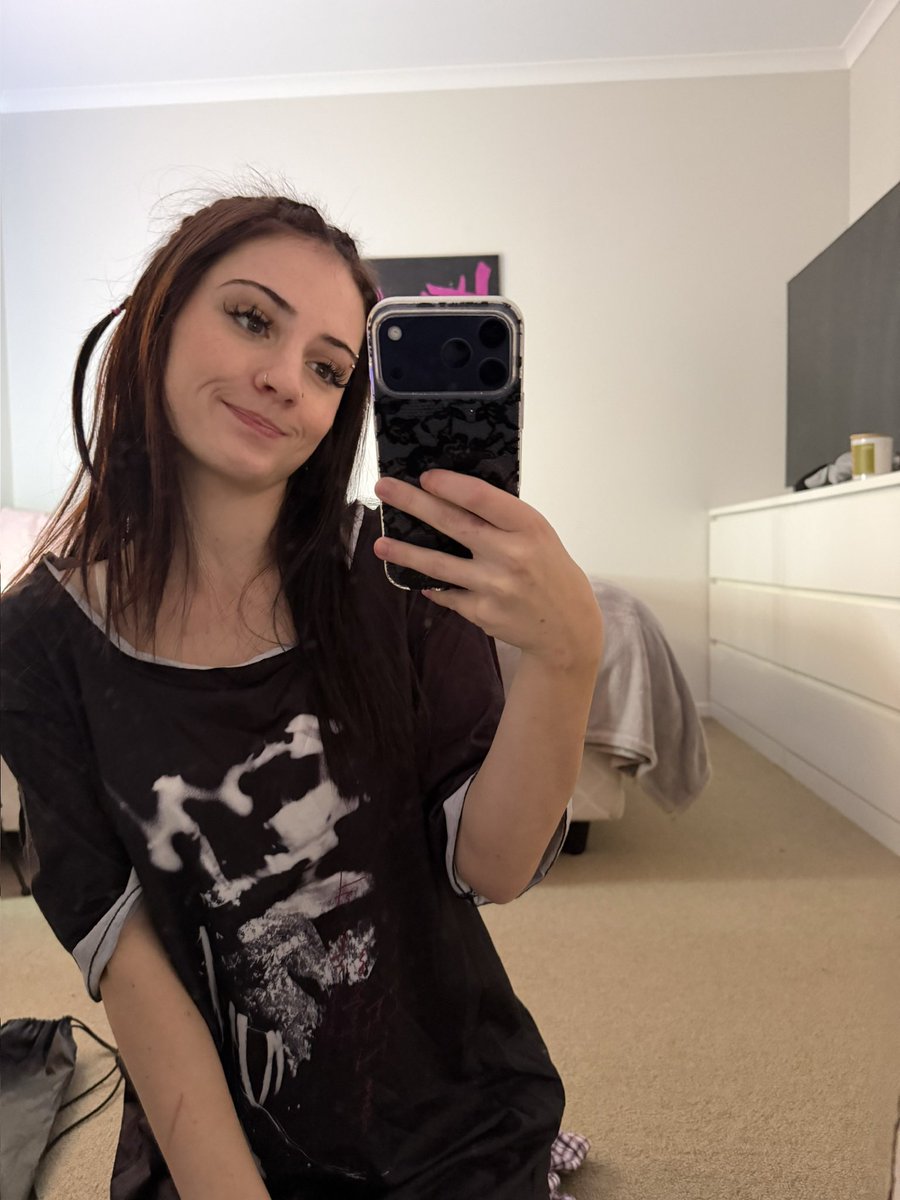 daniricfan18's tweet photo. I beat @BattleQueen1313 so hard she gave me her IRL’s to post. Such a good fucking slut go use her like the little slave she is #wankbattle https://t.co/vOB9zWm1yv