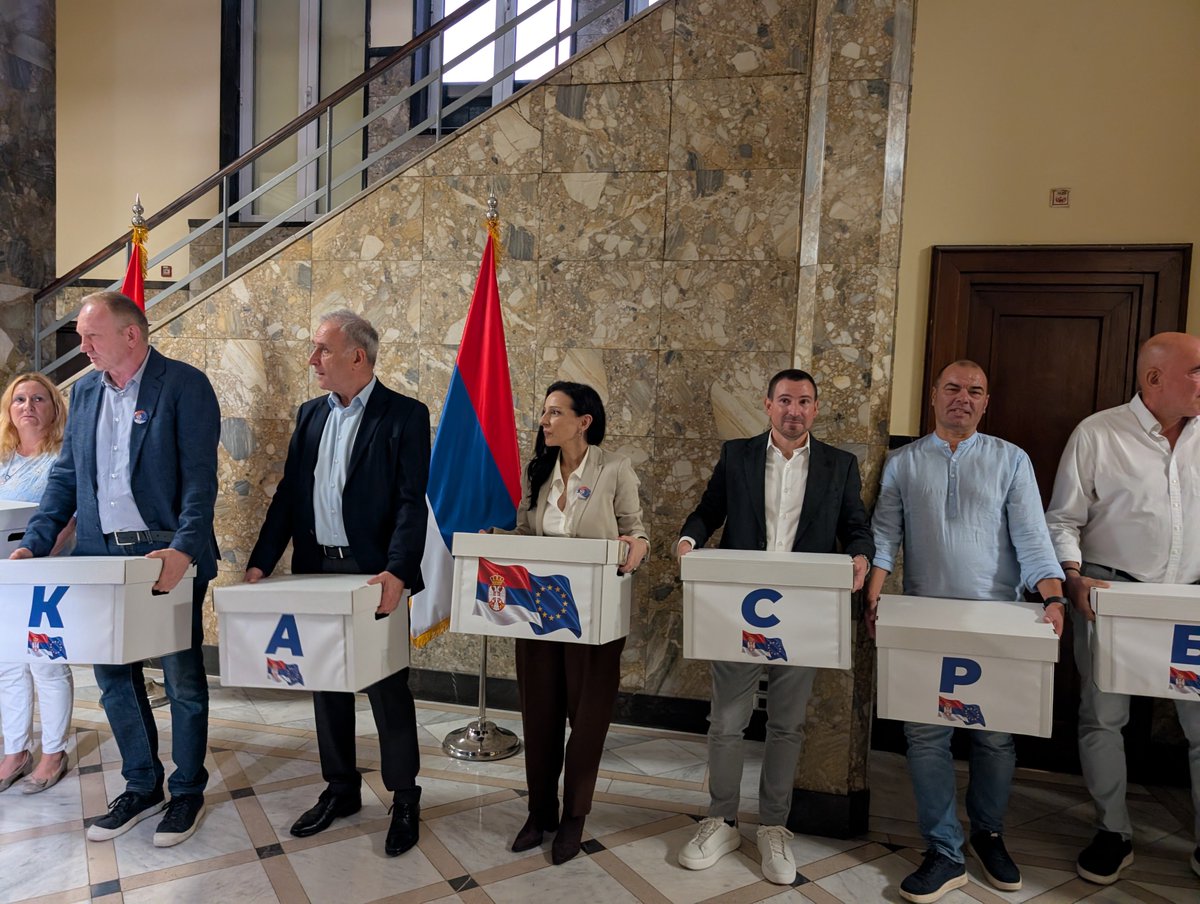 solidarnost25's tweet photo. Hvala svima koji su podržali listu Evropska Srbija, lista je predata!

25. oktobar je dan kada će Srbija završiti sa režimom koji nas je držao izolovane u teskobnom i konfliktnom društvu, bez partnera i prijatelja. 

Srbija više ne može da čeka! 
Za evropsku Srbiju u Evropskoj uniji🇷🇸🇪🇺

@solidarnost25 
@SlobodaIPravda 
@Srbija_centar 

#evropskasrbija #izbori2026