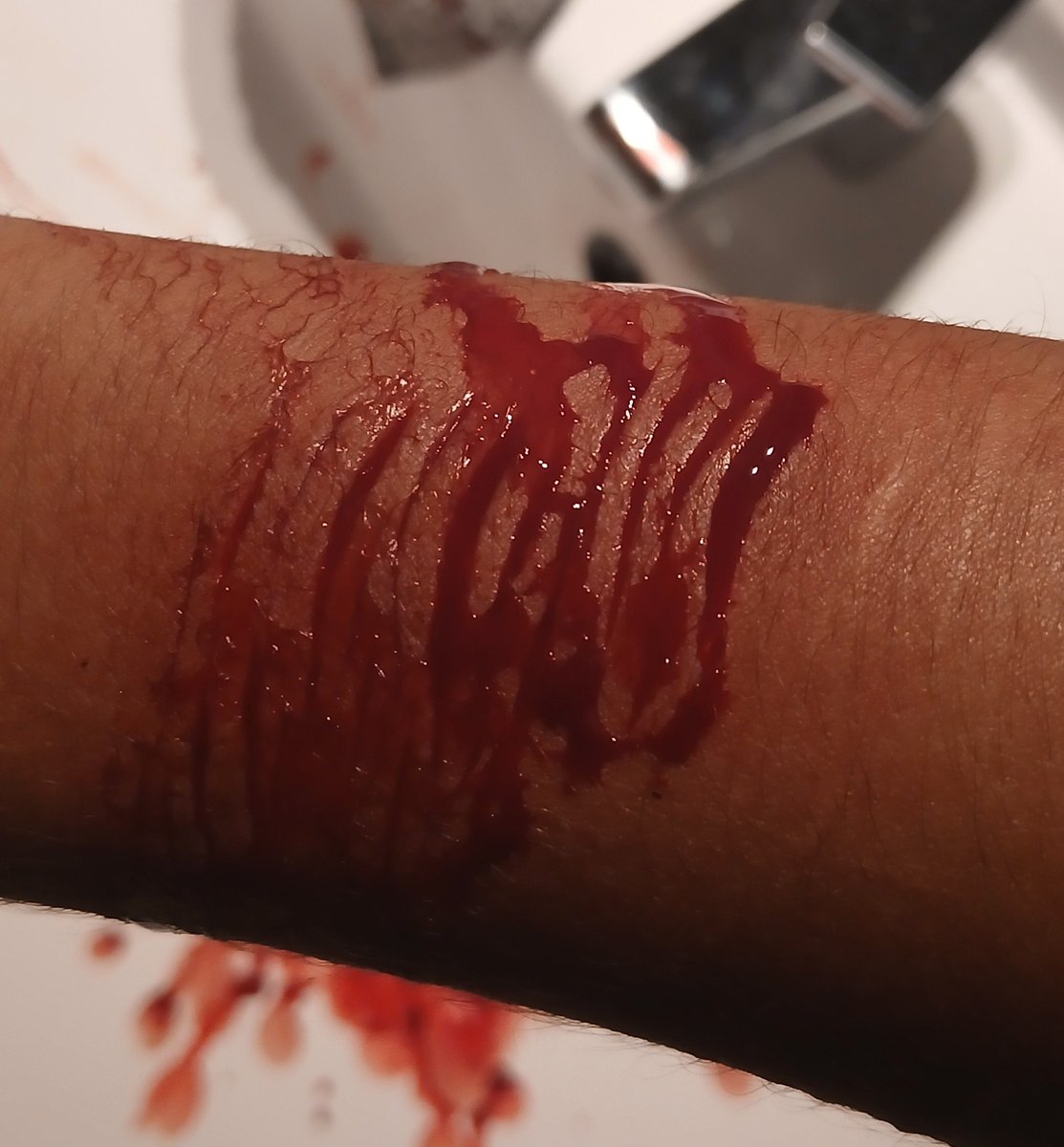 kaisharkblub's tweet photo. this sfx makeup turned out so good
#SFXmakeup #shedtwt #bloodtwt #slittwt https://t.co/j4Wm0OfQhL