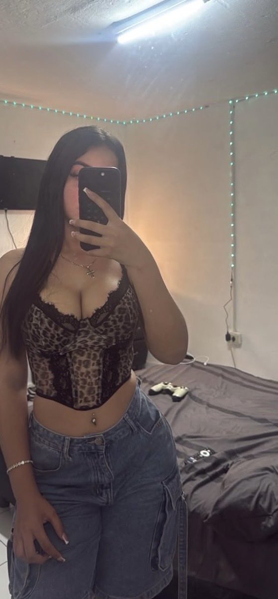 Laurhrndz's tweet photo. ¿prefieren una chica tímida o con mucha confianza? https://t.co/NIPi2YYSFV