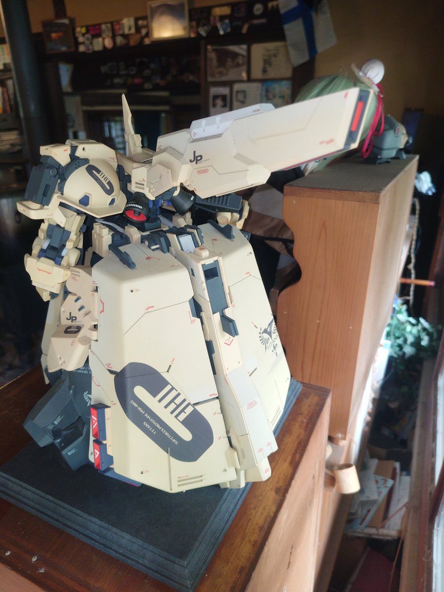 nama_gundam's tweet photo. 酪農カフェ「酪」の店内に展示されてるジ・オ🍉

有名なクリエイターさんが作った物らしい🤩
マスターいわく、完成度高すぎてバンダイから目ぇ付けられた逸品らしい😁 https://t.co/PfjaQK4KM2