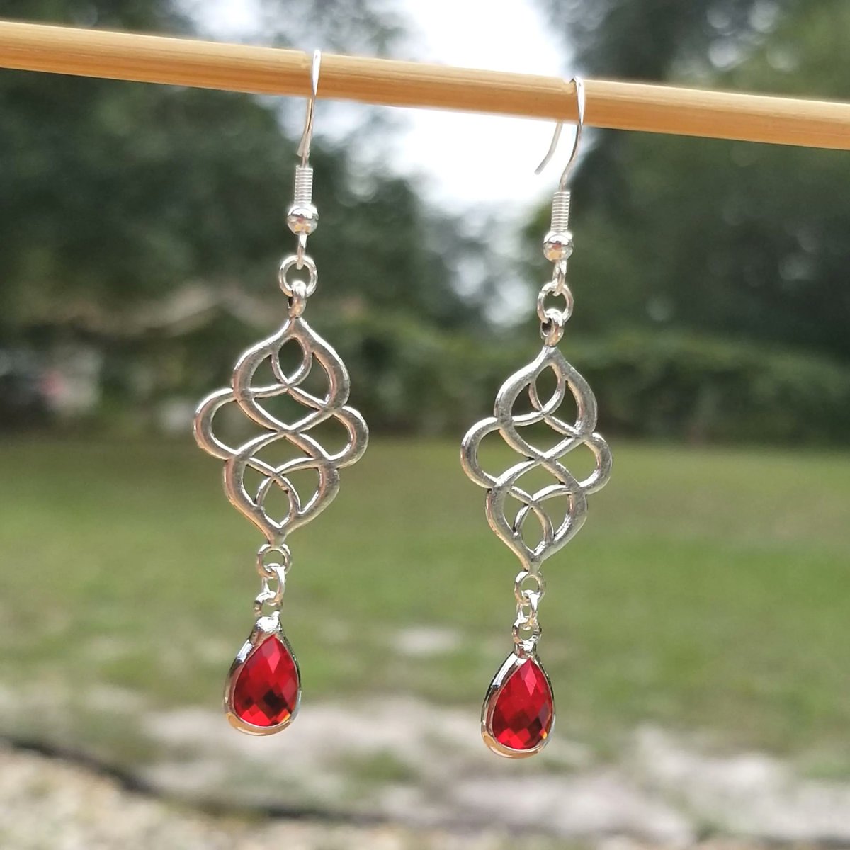 TrendingNowGift's tweet photo. Sterling Silver Ruby Dangle Earrings #jewelry #earrings #silverearrings #dangleearrings #ruby #rubyjewelry #rubyearrings #handmadejewelry #handmadegifts #semiformal #giftsforher #etsy #celtic #celticknot
https://t.co/7dD54CS8oF via @Etsy https://t.co/PRev86m1U4