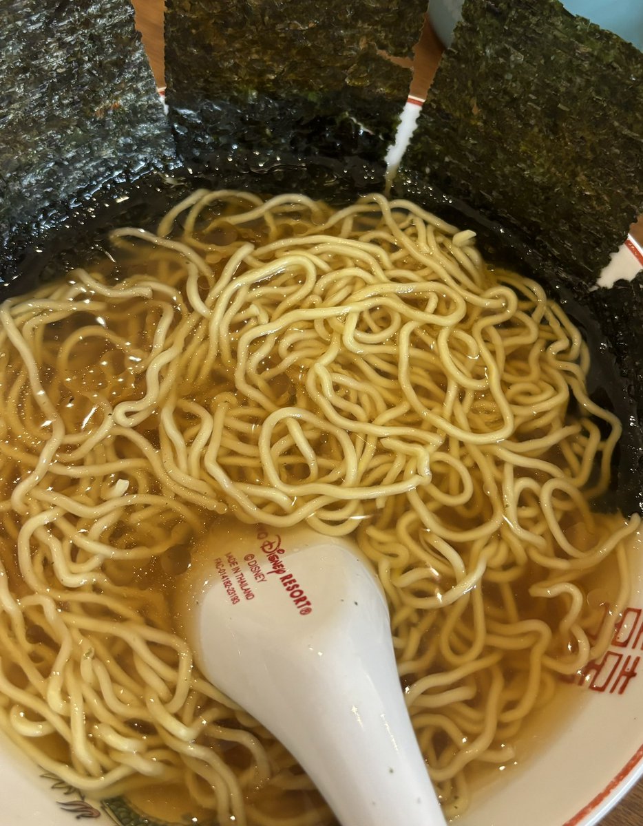tiga23uni's tweet photo. 道の駅で買ってきた乾麺

めちゃくちゃ美味しい
海苔トッピングぅ

＃ブランチ
＃オホーツク海苔塩ラーメン
＃ゆうらく軒 https://t.co/4LKPaXL1zm