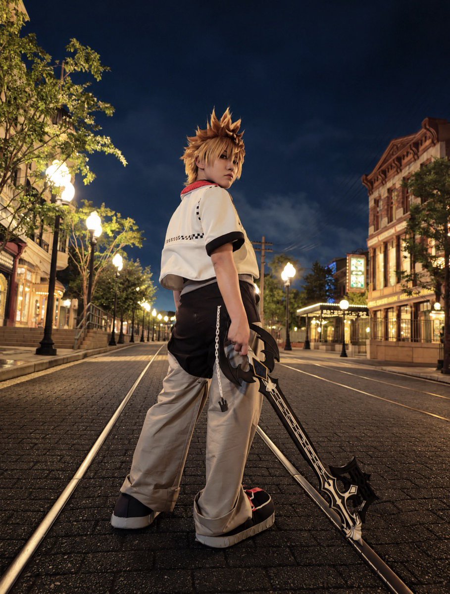relonzel725's tweet photo. 『 ーーー闇の住人さ。』

🗝️KiNGDOM HEARTS Ⅱ  - Roxas

#Dハロ仮装2026
#KH仮装

(アメフロの線路ってトワイライトタウンぽいよね) https://t.co/p3WaIOwMos