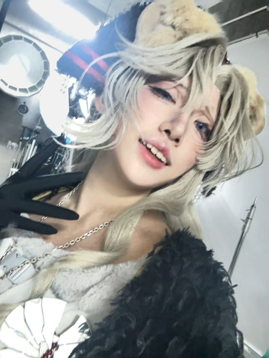 OrderaQianyu_'s tweet photo. 我为什么不能同时做你莫须有的姐姐，死而复生的妈妈，梦里那个模糊的、在苹果树下等你的身影，同时还造你的反呢？

#明日方舟 #圣愚皇姐 #cosplayㅤㅤㅤㅤㅤㅤㅤ #Arknights https://t.co/y6vExVX9Kt