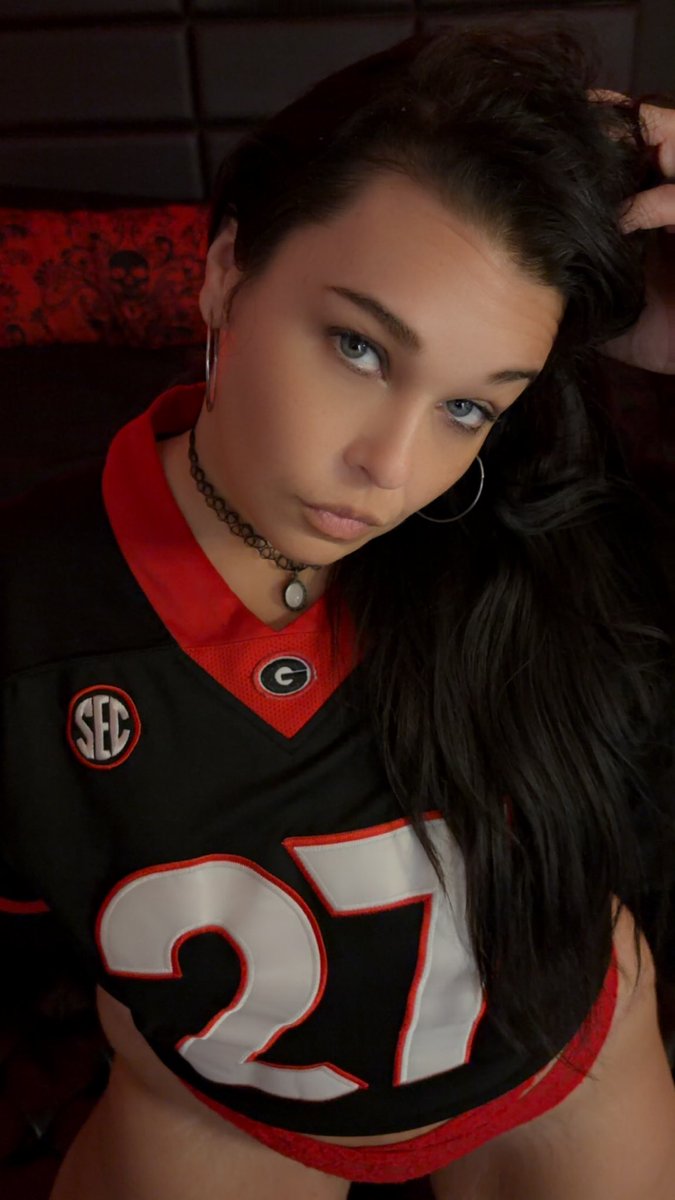 candi_peach28's tweet photo. DAWGS WIN! Who wants to celebrate with me????? #naughtywife #footballslut #godawgs https://t.co/wnXJXf5UUH
