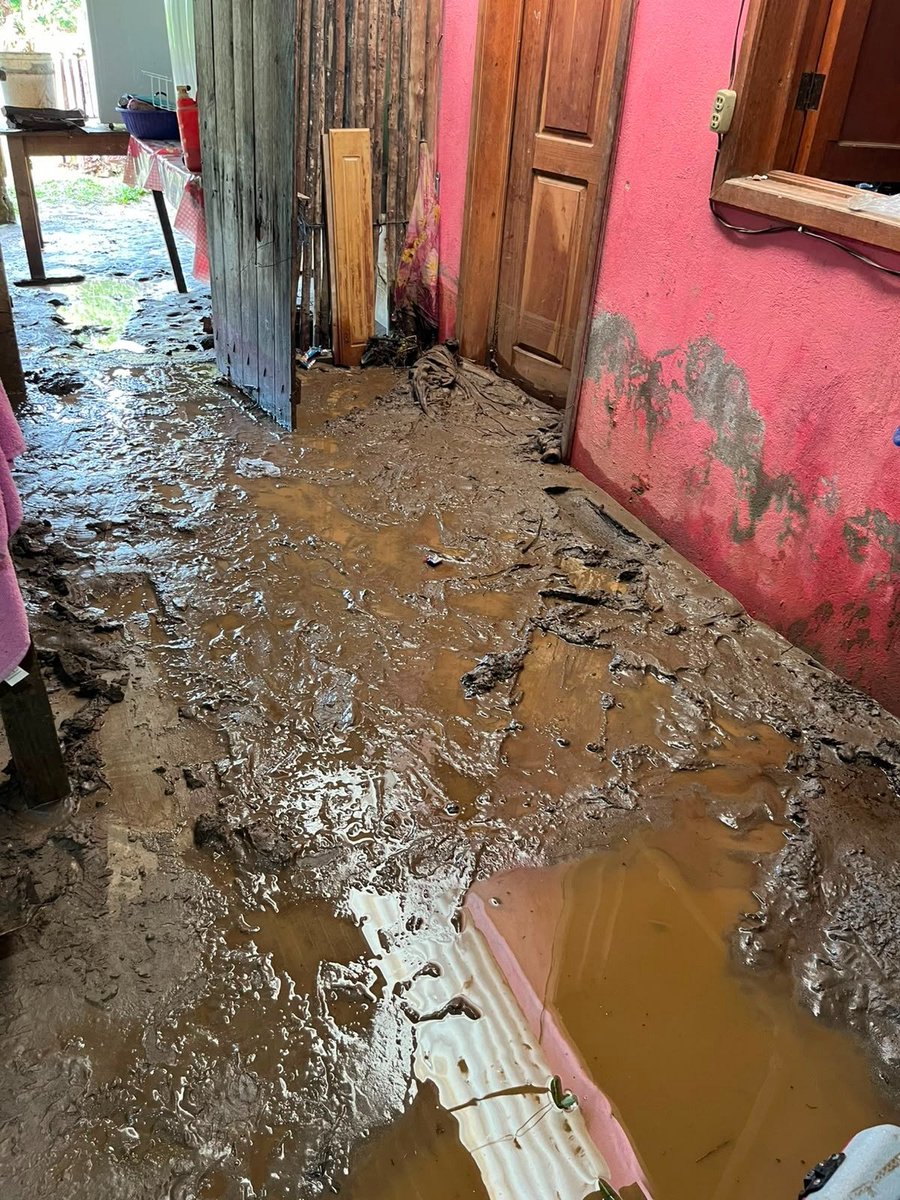 DiariodeCA's tweet photo. #EnElPaísDCA | Realizan evaluación por inundaciones en Los Amates

Una inundación afectó viviendas de la aldea Punta Brava, en Los Amates, Izabal. Por medio de la #IMGIRD se efectuó una Evaluación de Daños y Análisis de Necesidades (EDAN) para determinar las condiciones de los inmuebles y las necesidades de las familias afectadas.

✍🏻 Redacción Web 
📷 @ConredGuatemala