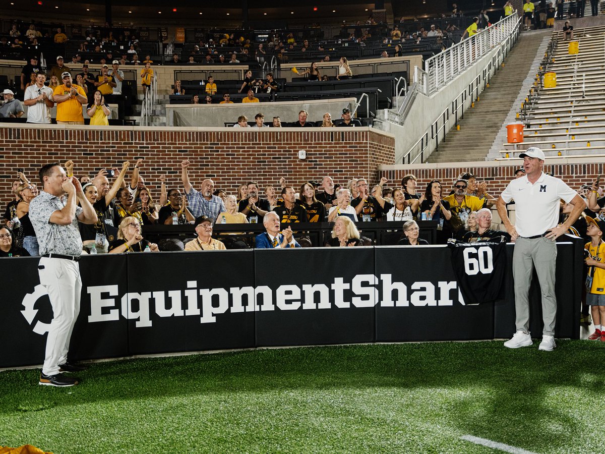 MizzouAthletics's tweet photo. 100 years of Memorial Stadium.

A night to honor the 1960 Mizzou Tigers, national champions. 🏆 https://t.co/z0vyHutgVT