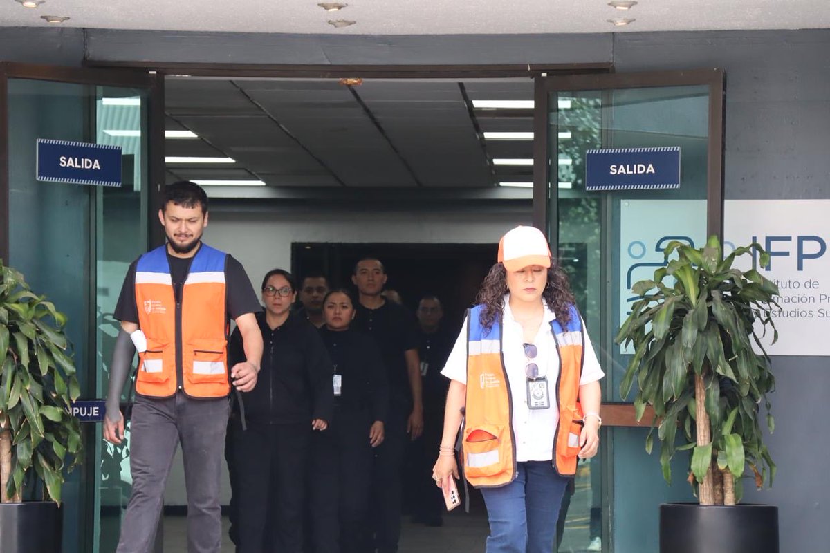 IFP_CDMX's tweet photo. El #IFPES, casa de estudios de la @FiscaliaCDMX, participó en el Simulacro Nacional del 19 de septiembre, con el objetivo de reforzar los protocolos de respuesta y la cultura de protección civil en sus instalaciones. https://t.co/0mzS4EdHfq
