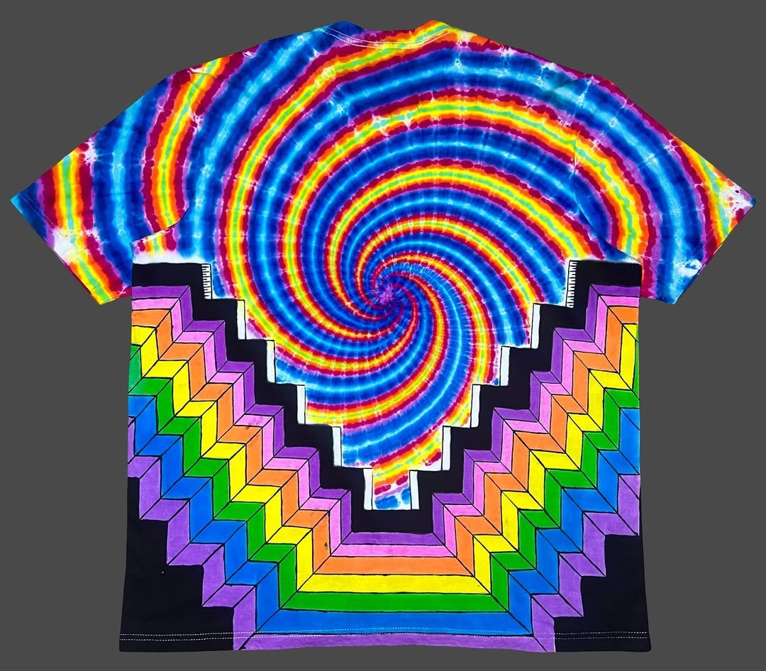 edceldgzmn's tweet photo. #thenorthsideco #tiedye #tiedyeshirt #psychedelicart #trippy #trippyart #reels #tiedyefestival #viral #gratefuldead  #hippie #deadhead #deadheads  #handmade #handmadeart #vibrations #dope #viral #igreels #grateful #life #art #collection https://t.co/JpXDARXYpx