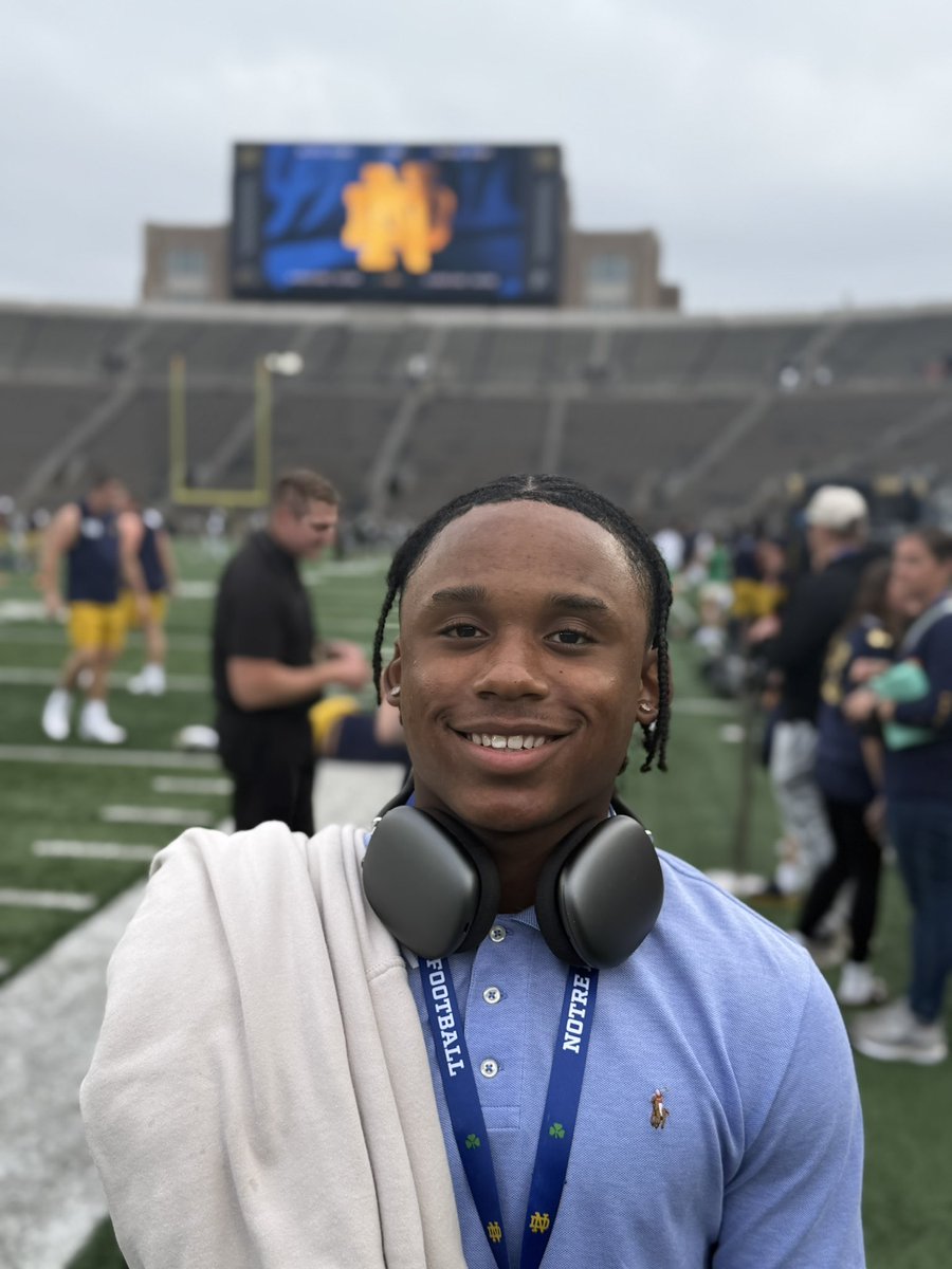 KeiVonMattox18's tweet photo. What a day at  @NDFootball… I certainly enjoyed the invitation, and the follow ups with the coaches and recruiting staff. I look forward to coming back for spring practice and further conversations ☘️ #GoIrish 

@Im_MikeB @knnysndrs @justicebathas 
@CarterAuman @NDrecruiting01
@coach_mal @LNWildcatsFB @IAMCOACHWILSON @coachshivers @QBCoachJenkins @Dre_Muhammad @TimBrownJrND @BrianaCarlson_ 
@BuckFitz  @SWiltfong_ @RivalsHS @GregBiggins @Bryan_Ault @Hunter_DeNote @BrandonHuffman @CharlesPower @bruce_straughan @samspiegs @IndianaPreps @ChadSimmons_ @ASCEND_FB @CoachLanceo  @NapLegend @RandyMFisher @AllenTrieu @TomLoy247 @IamFlashWoods @KyleNeddenriep @themarcszn