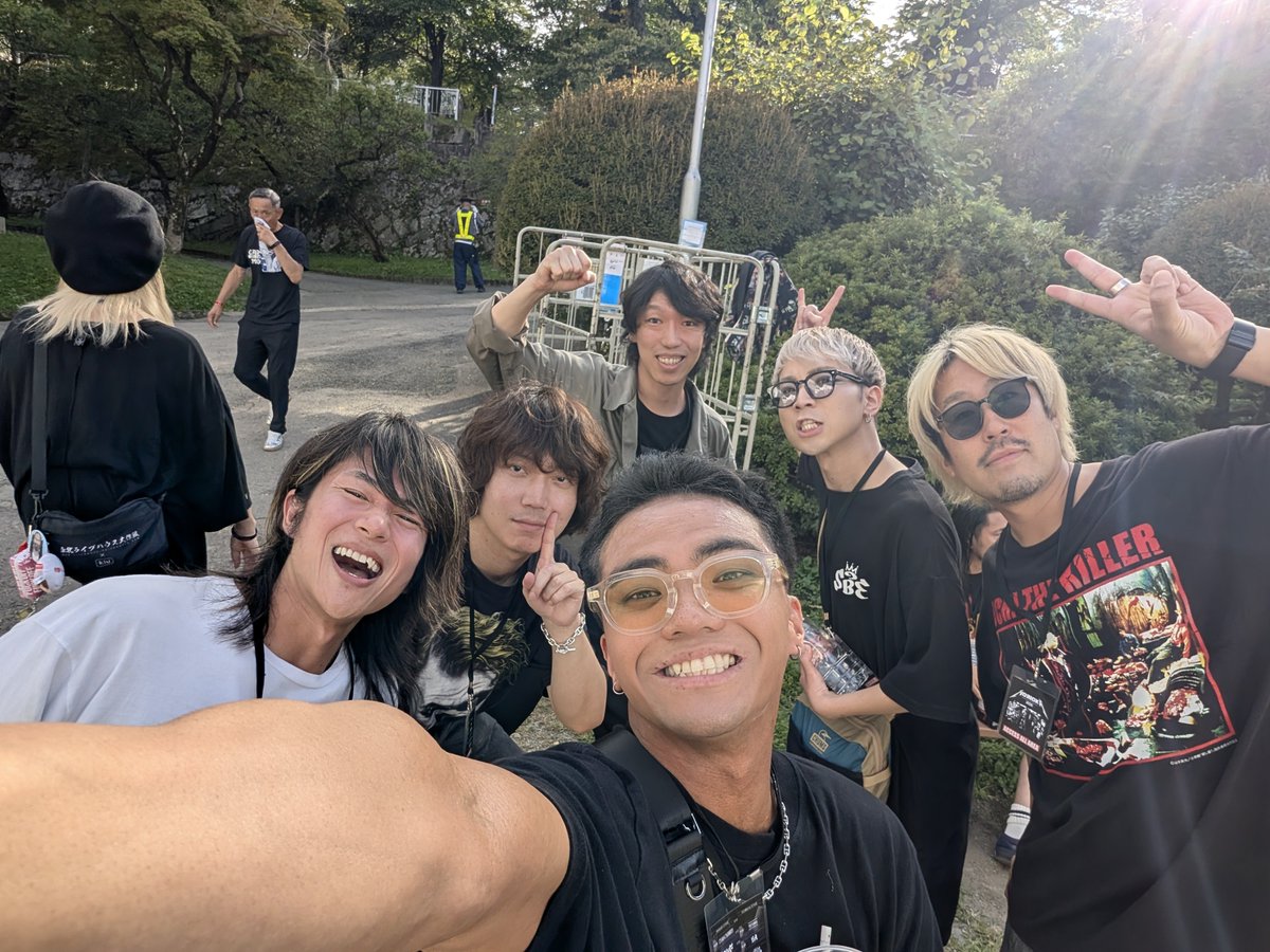 SBE_koccy's tweet photo. 出番終わって楽屋戻ったら大好きな人達見てくれれて嬉しすぎた

キュウソ大好きやー！！ https://t.co/380AcnGXjU