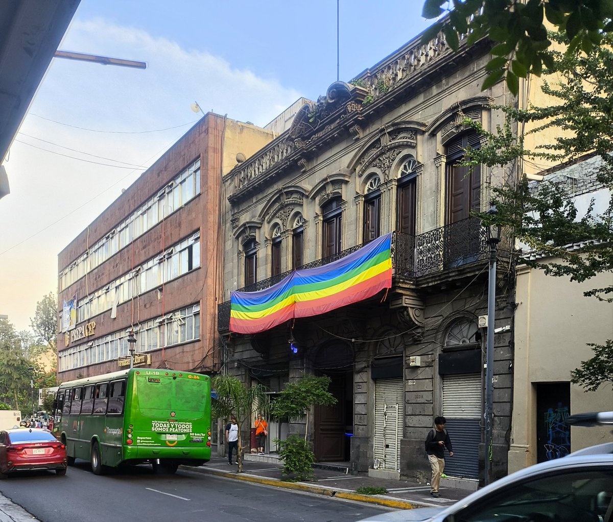 cruisinggdl1's tweet photo. Chacales, albañiles, godinez, estudiantes, camisas de las chivas, cargadores del mercado, twinks es lo que van a este nuevo lugar, es lo mismo del ciber mambo, aún limpio. $25 la hora. Cómo 30 cubiculos
Priscilano Sánchez al lado del cartagena.
#cruising #baños #gloryhole #exhib https://t.co/zdHMLWWIiX