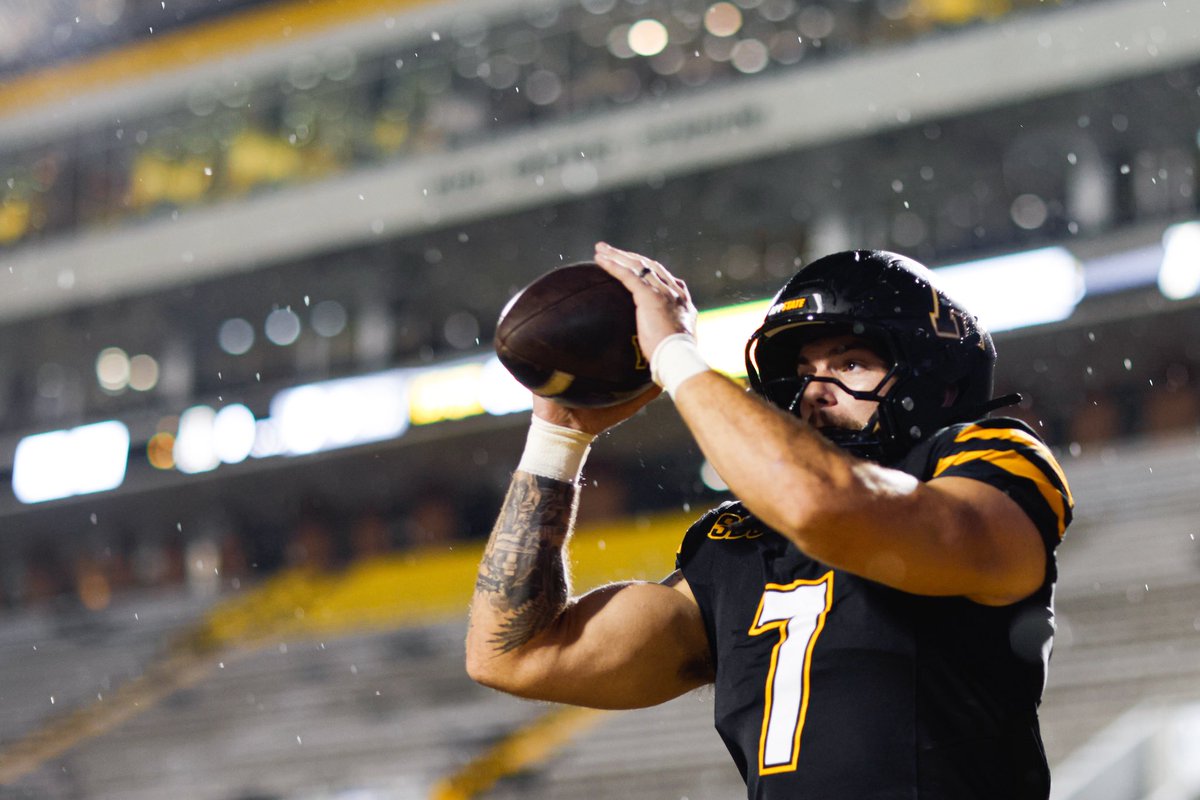 AppState_FB's tweet photo. Almost Showtime!
#GoApp #BeatUNCC https://t.co/prNQSbuynM