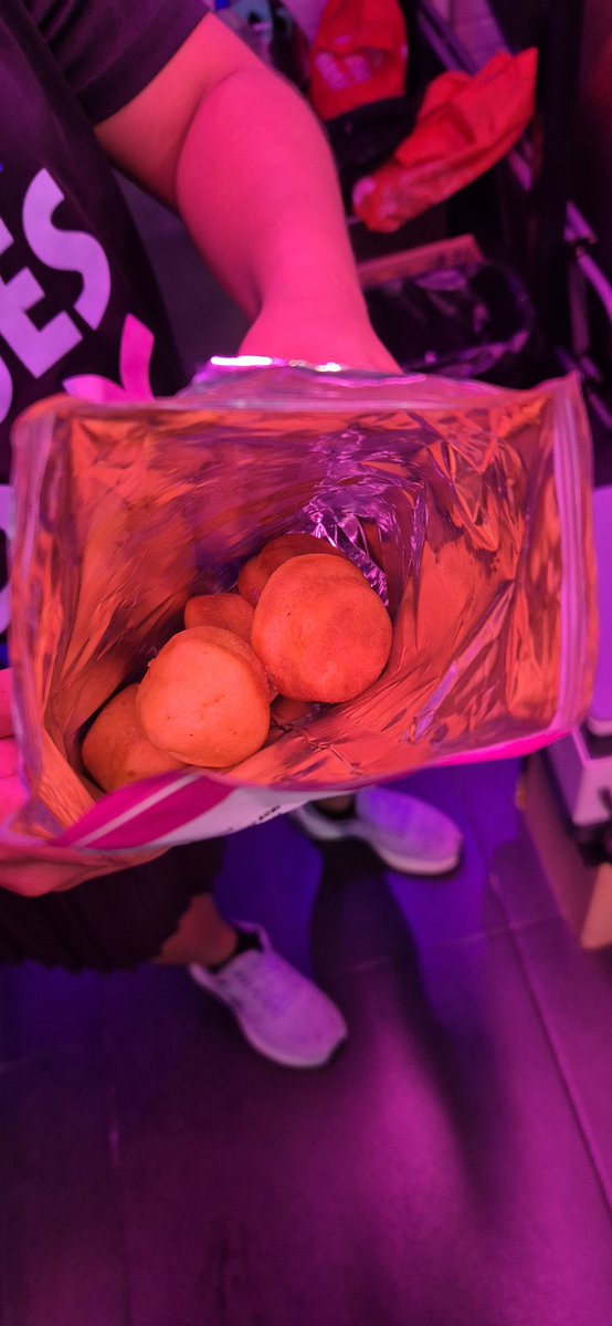 GiovAldo97's tweet photo. Hola @Grupo_Bimbo el dia de hoy compre unos Little bites(sorpresa de cartoon networs) y me lleve la "sorpresa " de que no traía la "sorpresa"... 🥲 https://t.co/KNIGqlE3CO