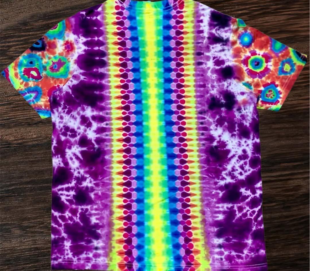 edceldgzmn's tweet photo. #thenorthsideco #tiedye #tiedyeshirt #psychedelicart #trippy #trippyart #reels #tiedyefestival #viral #gratefuldead  #hippie #deadhead #deadheads  #handmade #handmadeart #vibrations #dope #viral #igreels #grateful #life #art #collection https://t.co/dDfBodH93N