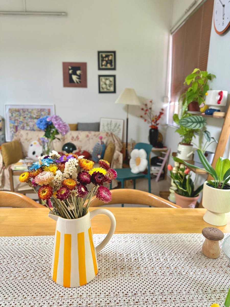 aoaytf's tweet photo. Just spent 15 mins tidying the messy coffee table now it looks so neat—small wins make my day， https://t.co/uNlgPyjYXM