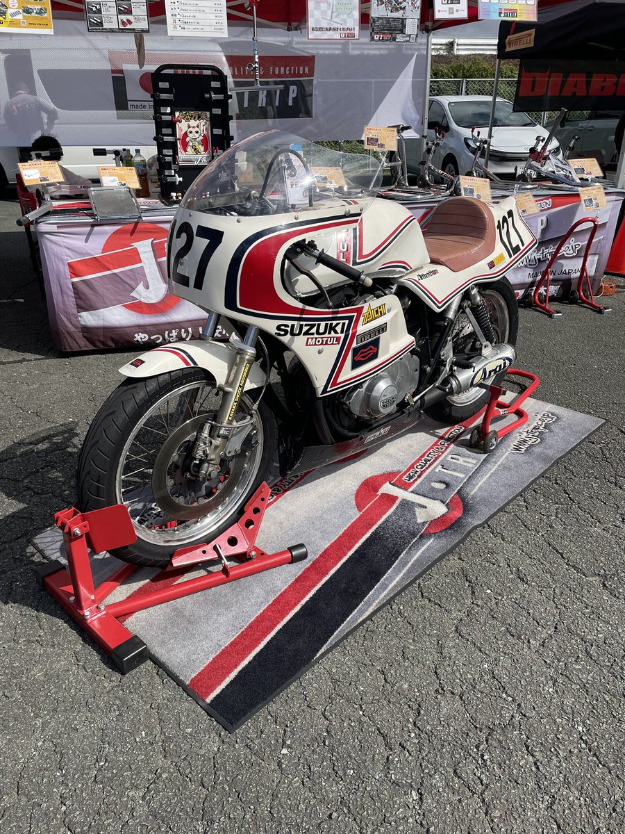 J_TRIP_stand's tweet photo. バイクメンテナンススタンドのJ-TRIPです!
昨日に引き続き、HSR九州で開催の鉄馬 with TSK 決戦の日」にて出展中です!
いよいよ本日12時頃から「SUZUKI GSX400E TT-F3」のデモランがあります!
ぜひお越しください!お待ちしております!
#鉄馬
#鉄馬withTSK
#gsx400e
#HSR九州
#jtrip https://t.co/L0lFRFtqjM