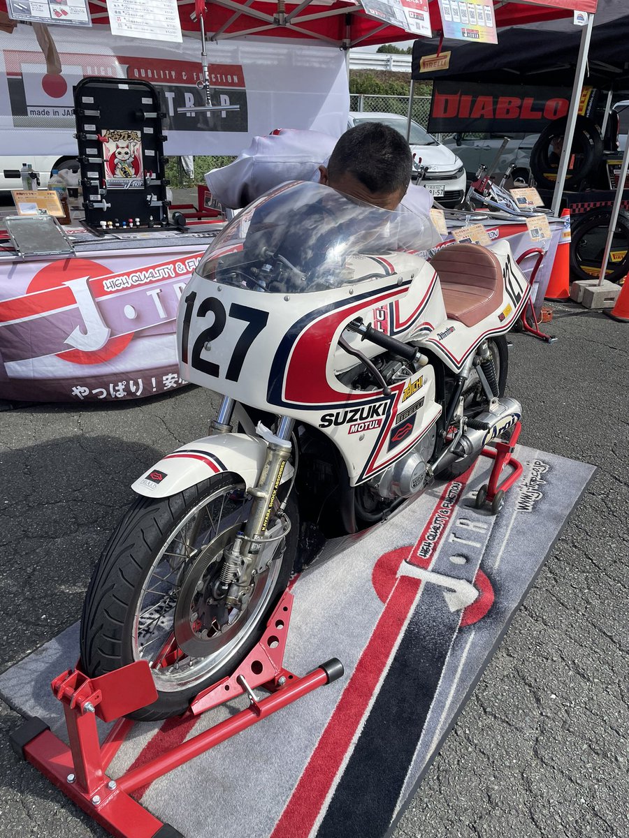 J_TRIP_stand's tweet photo. バイクメンテナンススタンドのJ-TRIPです!
昨日に引き続き、HSR九州で開催の鉄馬 with TSK 決戦の日」にて出展中です!
いよいよ本日12時頃から「SUZUKI GSX400E TT-F3」のデモランがあります!
ぜひお越しください!お待ちしております!
#鉄馬
#鉄馬withTSK
#gsx400e
#HSR九州
#jtrip https://t.co/L0lFRFtqjM