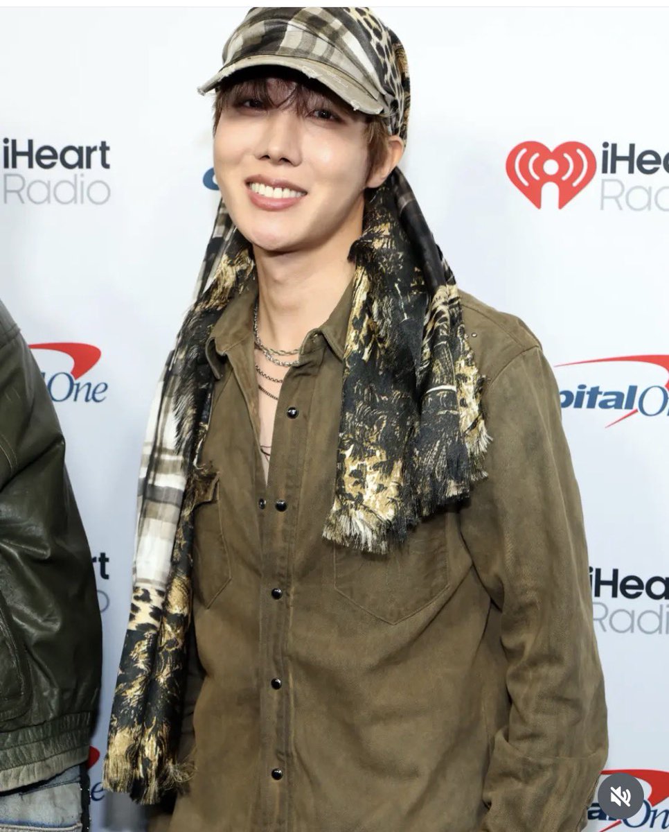 hopemin291013's tweet photo. THE POWER OF J-HOPE!
According to latest trend data, Hoseok is officially the ONLY BTS member currently trending on X (Twitter) in the US.

Multiple keywords are simultaneously dominating the charts in connection with his appearance at the iHeartRadio Music Festival.

Even when he’s not officially on the lineup, the mere mention or arrival of J-Hope generates an absolute frenzy and takes over the entire conversation. His impact is truly on another level. A global icon!]‍🔥

📸🔗 https://t.co/hd9NLgxk6n