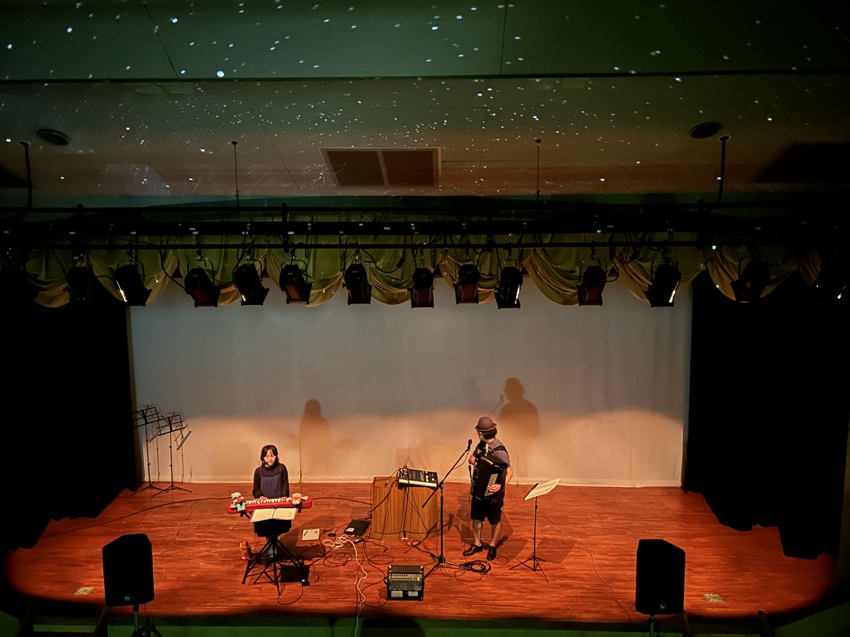 c_jido's tweet photo. 【#坂戸】「#星空の音楽会」9月19日（土） 「matzo＆コマッツォ＆ココマッツォ」の���さんに出演していただきました。 プラネタリウムの星空の下、親子ならではの息のあった演奏を楽しみました。 天気が悪く、天体観望はできませんでした。 https://t.co/WN2LRM8jnM
