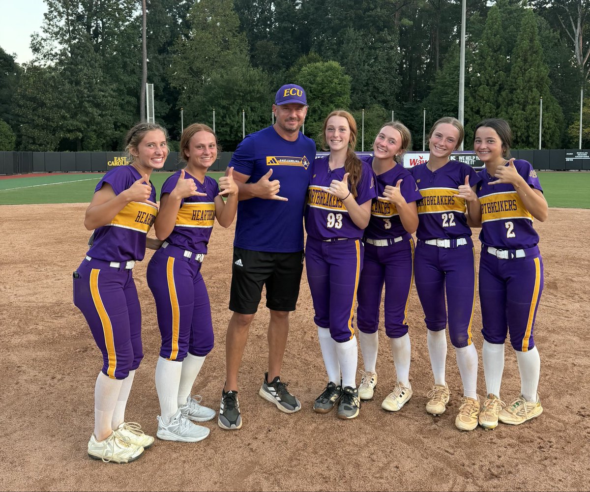 ncheartbreakers's tweet photo. These six NC Heartbreakers had a great time at the ECU Softball Elite Prospect Camp today! 
⭐ Rylan Freda — 2029
⭐ Brooke Rose — 2029
⭐ Anna Rose — 2029
⭐ Lily Brown — 2030
⭐ Emery Peebles — 2030
⭐ Jesse Brown — 2030
@Nationals_Coach @ShaneWinkler @jennacone @LexieHandley https://t.co/NwGi06iSzv
