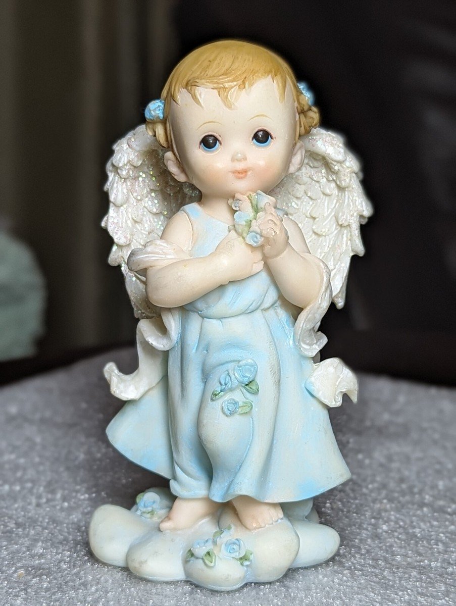 luo_mo0's tweet photo. @femmmekaveh Nilou reminds me alot of those cute small angel vintage statues you would find in an antique store run by an old sweet lady who dusts her carefully everyday https://t.co/6NlOIEGSRL