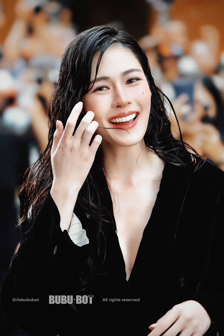 noinakungkung9's tweet photo. เพราะครั้งแรกมีครั้งเดียวเสมอ!!!! วันหยุดมาทำ MIV ให้ดีที่สุด สื่อนอกอยู่ที่ IG ทำเหมือนวันนี้เป็นวันสุดท้าย เพื่อคนที่เรารัก 🤍

#LinglingkwongxCalvinklein 
#CalvinKleinSS27 #NYFW  #CalvinKlein #LinglingKwong @CalvinKlein @linglingsirilak https://t.co/VG7ISHpVnT