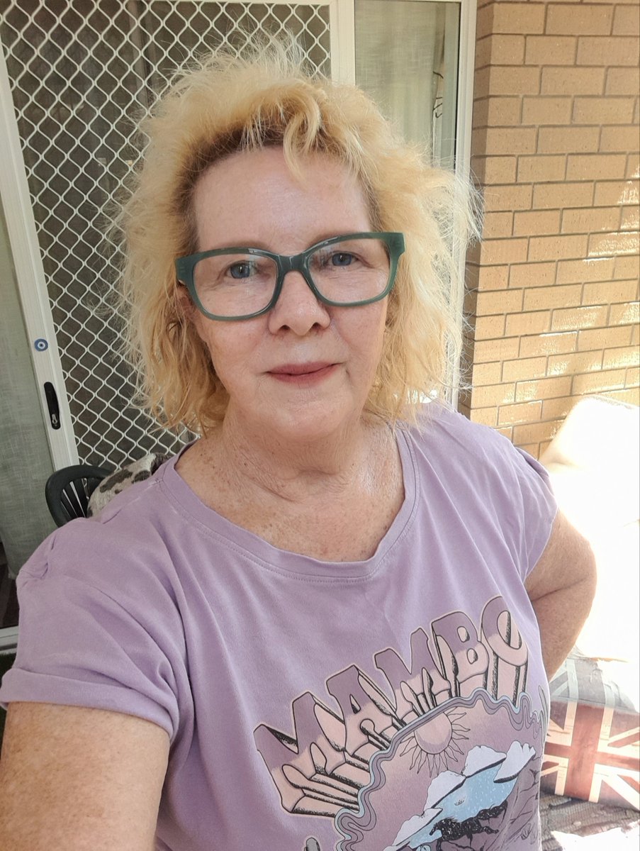 I_lovelefty's tweet photo. Relaxing in the sun with cup of tea and book. Still not well, cold is taking ages to go. Hopefully will be a lot better tomorrow. Today just still taking it easy. Enjoy your day darlings, wherever you may be 🥰😊 https://t.co/3zrcb8gMKE