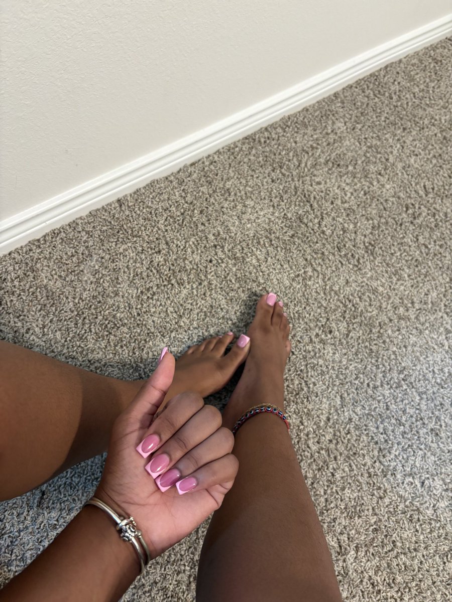empresschynaa's tweet photo. French tip on the hands and toes🫦
#nails #feet #blackgirls #payme https://t.co/fQZYpMAV4j
