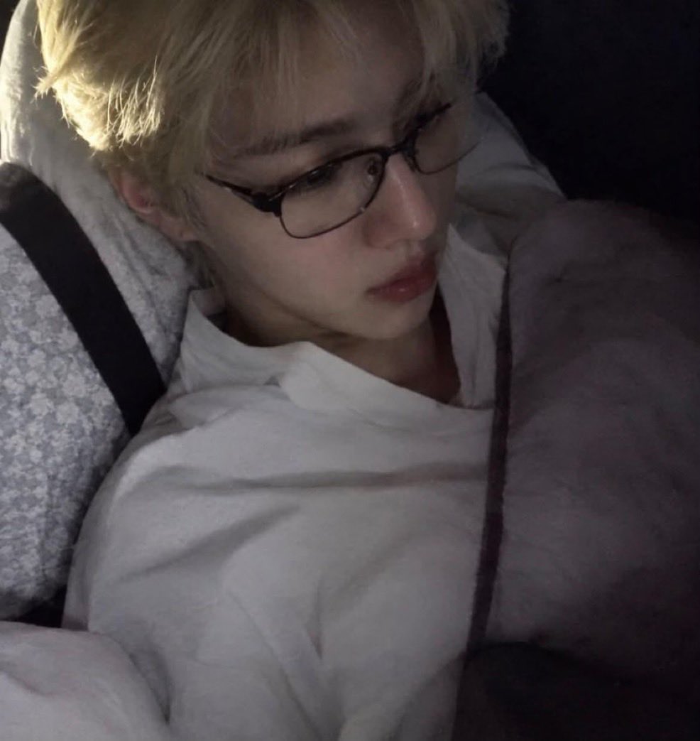 zhsolostan's tweet photo. blond zhang hao in white &amp; glasses https://t.co/C5XVPdJNJP