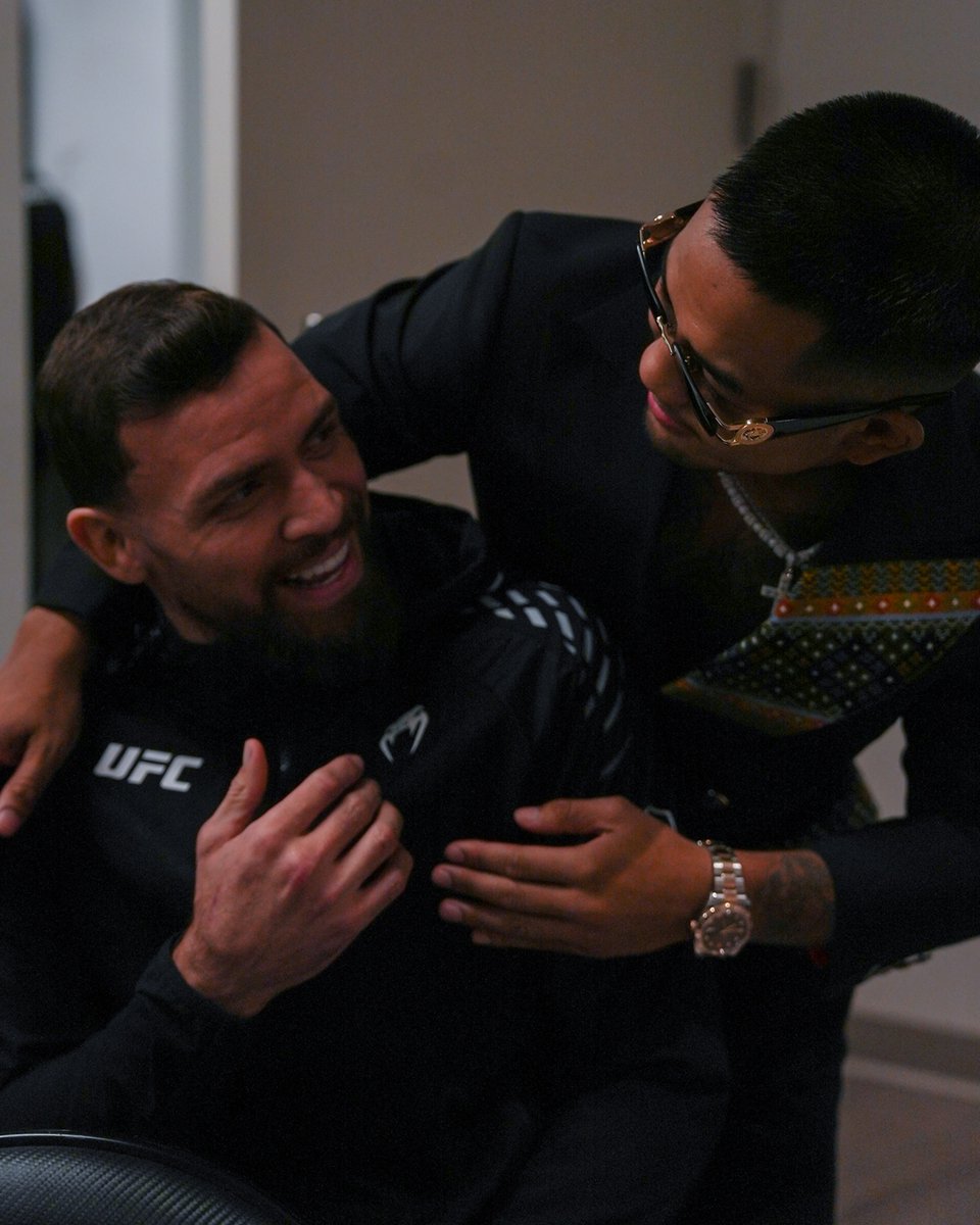 Can't let your guard down 🤣

[ @​JoshuaVanBT | @​RuffyMMA | #CryptoCom #UFC331 ] 
 [📷](https://pbs.twimg.com/media/HSn3dF7acAA7e62.jpg) [📷](https://pbs.twimg