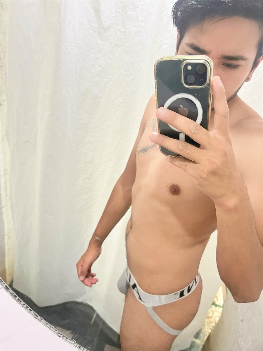 placercompX's tweet photo. Les gustan los activos con suspensorio 😏 https://t.co/1rSv9KQw30