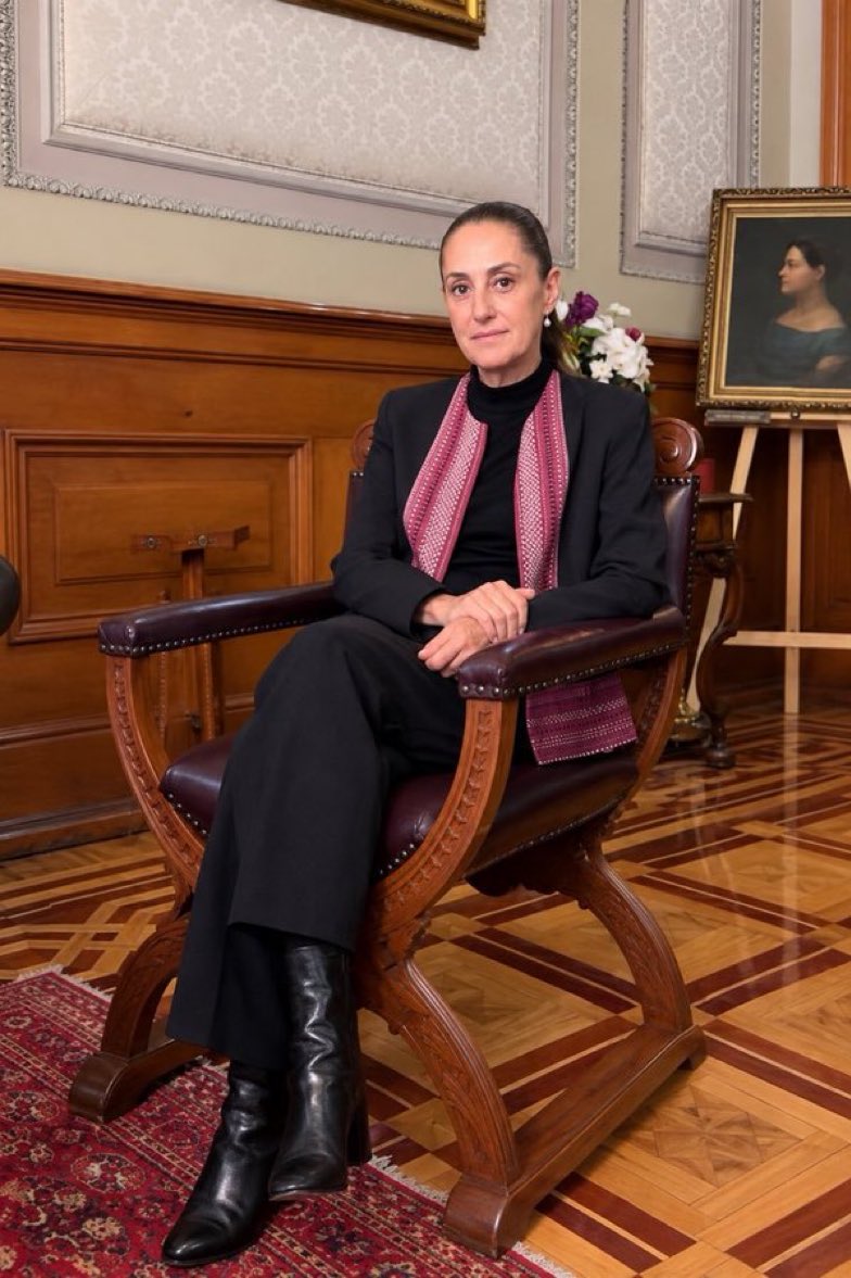 JoelPerezchica's tweet photo. Que Presidenta Tan Distinguida Y Bonita Tenemos https://t.co/zb6LyFcrzB