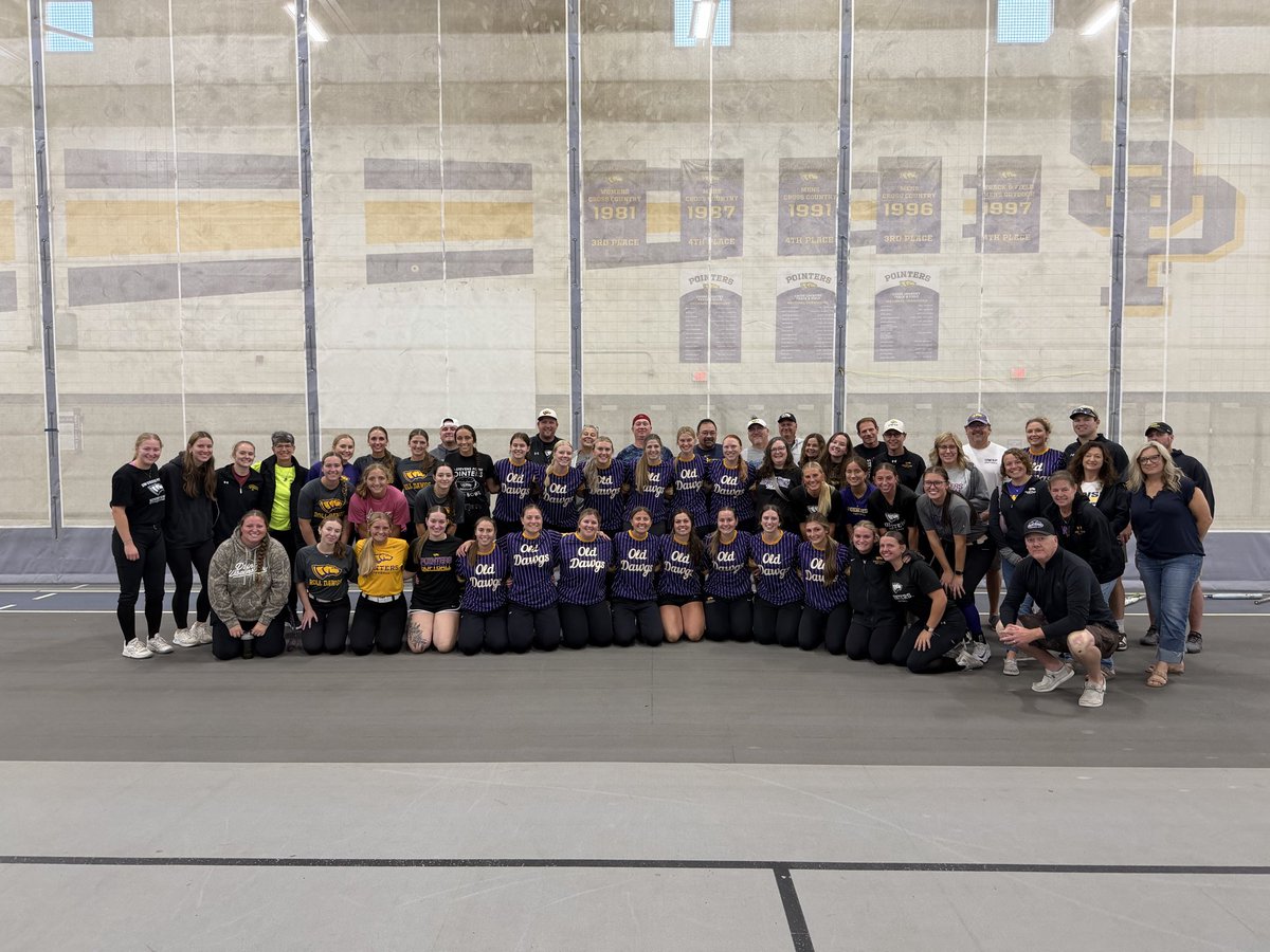 uwsp_softball's tweet photo. Itโs just different here. Weather didnโt allow us to play outside, but everybody rallied to have an Alumni Lite Flite scrimmage! #RollDawgs https://t.co/vmds728mDy
