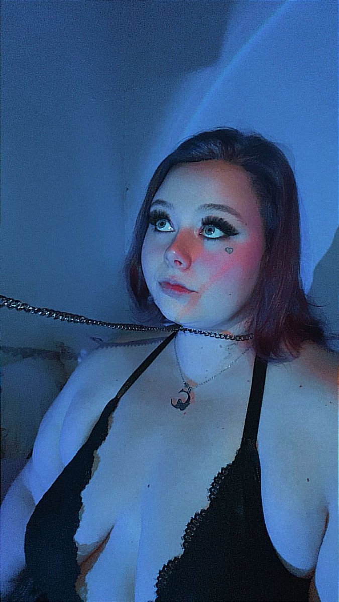 PrettyPaige0620's tweet photo. Wanna taste this ssbbw? 💦👅
#bbw #ssbbw #fypシ゚viral #busty https://t.co/n5I1Buj9dU