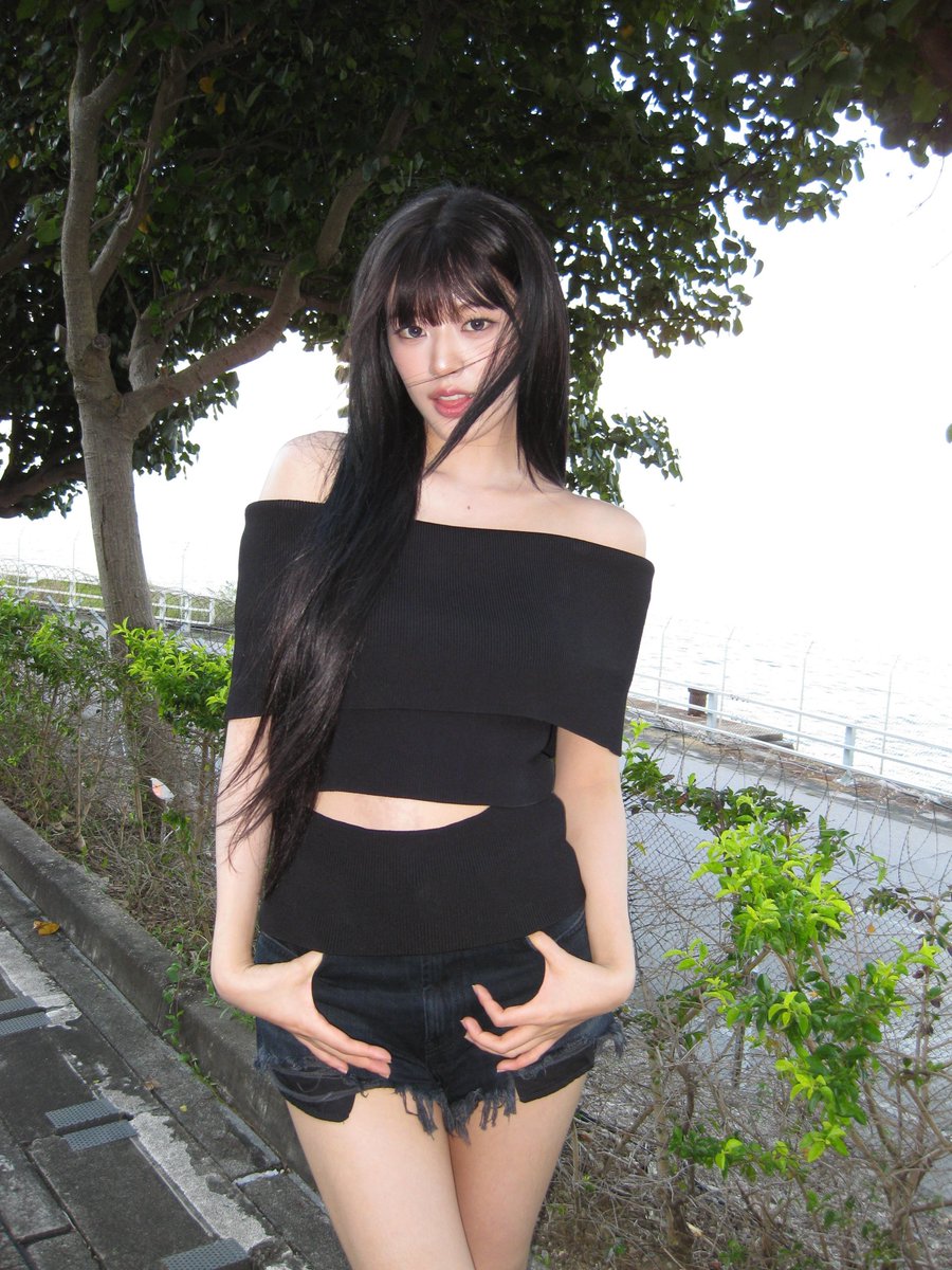 _ann_yujin's tweet photo. 🪽🖤🪽

#ANYUJIN #안유진 #アンユジン
#IVE #아이브 #アイヴ https://t.co/gSkZFnS1uw