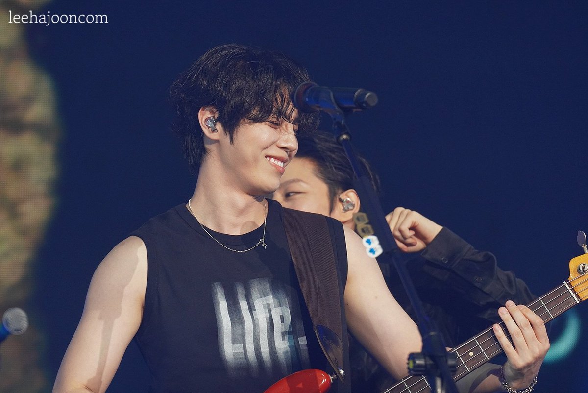 leehajooncom's tweet photo. 260919 Kaohsiung

cuties 😭

#TheRose #더로즈 #이태겸 #김우성 #Woosung #Taegyeom #Rosetopia https://t.co/LuDTu4ux8K
