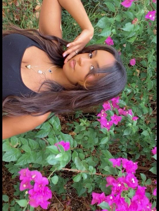 achromaticbliss's tweet photo. Pretty girl https://t.co/0LLLWBiIXc