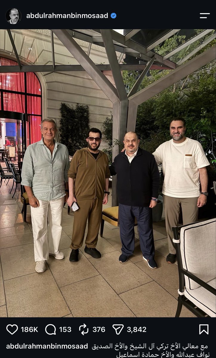 mutamared20's tweet photo. عبدالرحمن بن مساعد يعطينا دروس عن الوطنية بينما يستمتع هو بإجازته في باريس من بداية الأزمة ، خلوكم وطنيين و ضحوا بعيالكم في الحرب و حنا نعزز لكم من باريس! https://t.co/tF7abykIRM