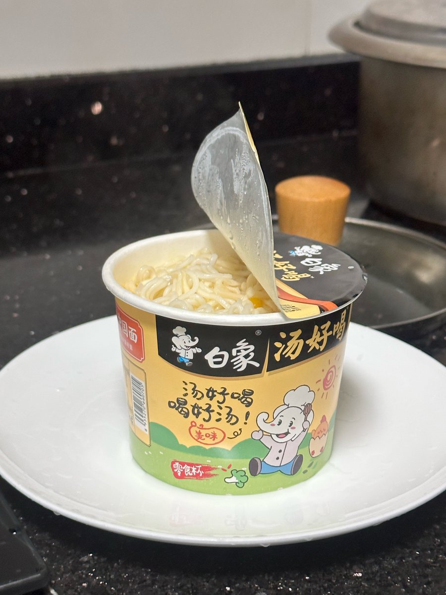 iikio_o's tweet photo. 今天我最大，奖励自己一碗豪华泡面， https://t.co/3rA8NMvNtX