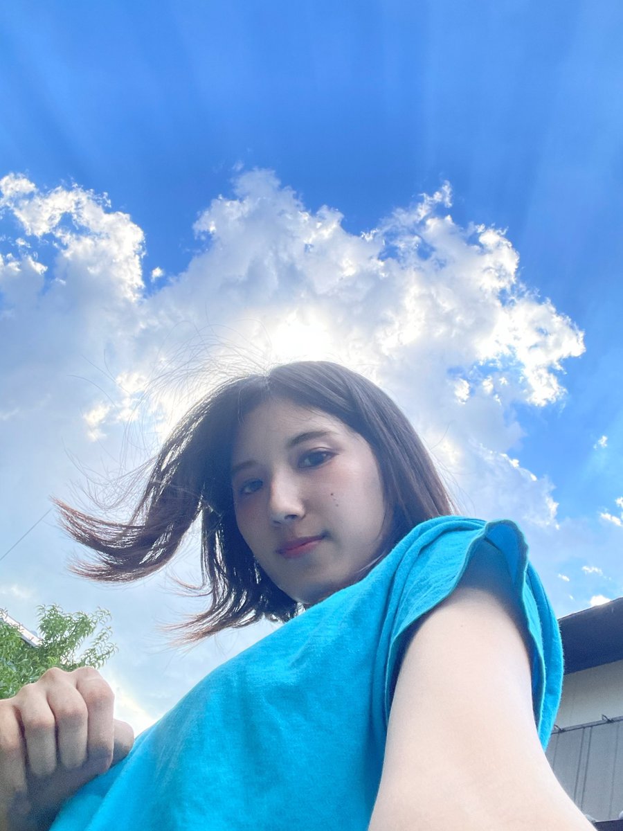 toki_amano's tweet photo. アイコン変えようかなって思ってるけどどっちがいいと思う？ https://t.co/uZx6NVDEa2