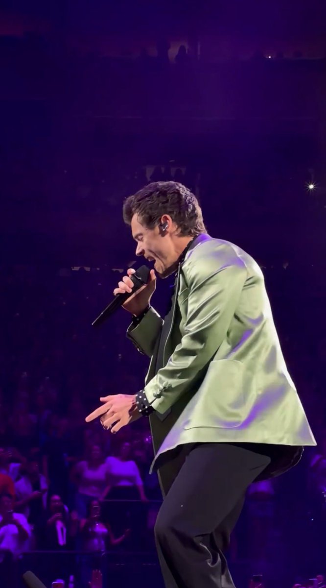 _sweet_cherri's tweet photo. Harry Styles MSG N12 #HarryStyles https://t.co/nkUUkZ2d6R