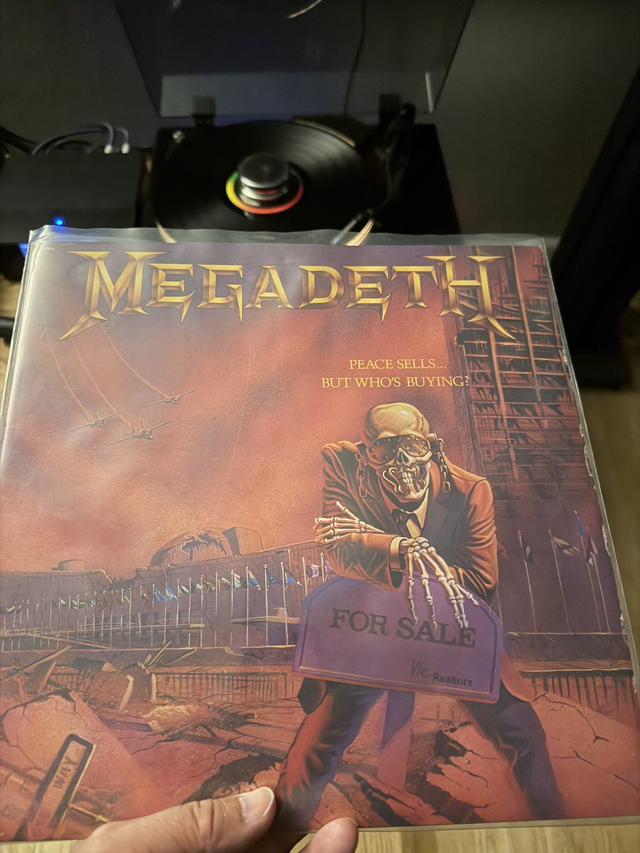 WY1972's tweet photo. Still playing after 40 years!🤘🏻🤘🏻🤘🏻@Megadeth https://t.co/nNFt2Pyu9e