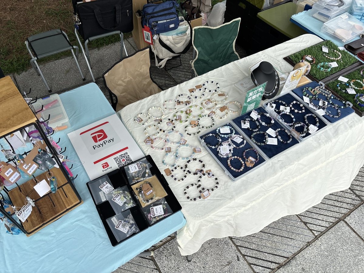 houzyu_create's tweet photo. #きらら博記念公園
 # 豊珠クリエイト工房
 #なんでもマルシェ

今日は、風が強いので商品を安全な形で出店中です✨️ https://t.co/2RFaRLC0aw