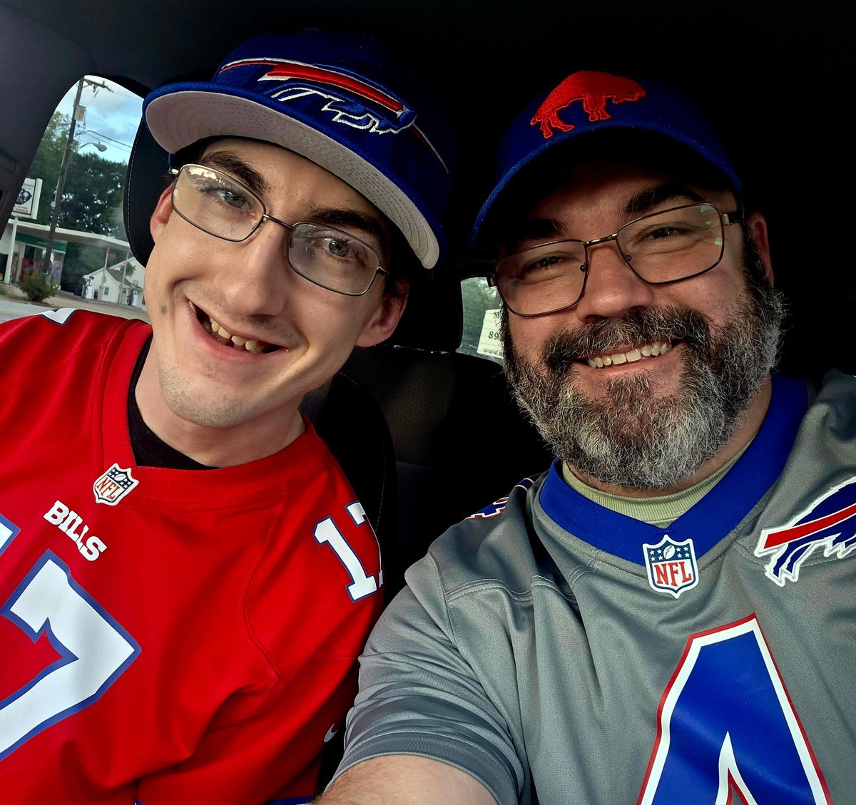 CTWpod's tweet photo. Alex, the young man in the video below, and his father are from SC and would like to see a game at the Bills new stadium this year. If you know of tickets that we can buy from you to help them out, please reach out. 
If not, please share! Go Bills! https://t.co/lJ4sgAZsjm